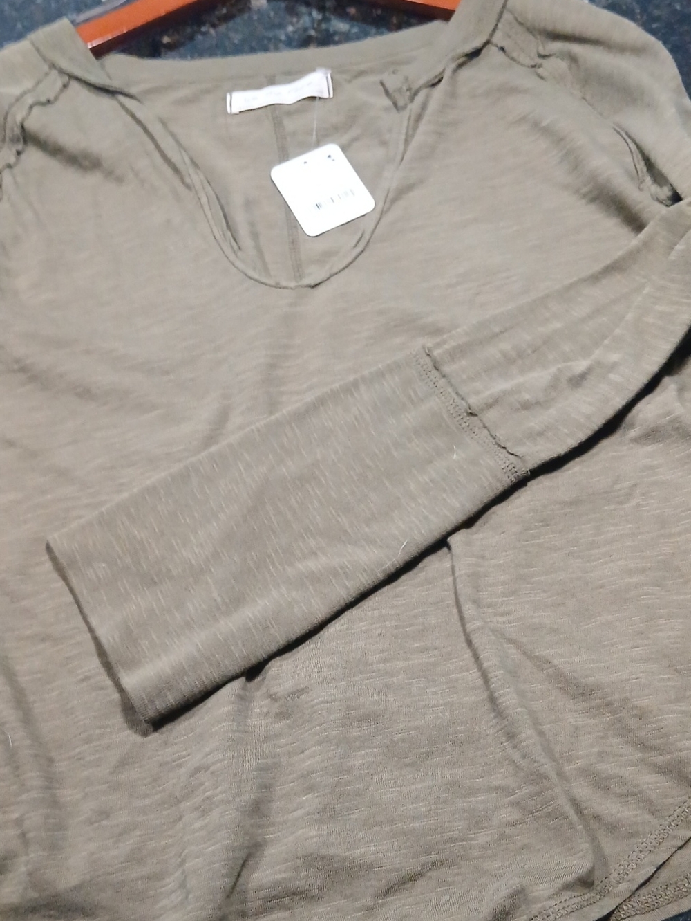 We The Free Free People NWT Notched Neck Top, Olive Green Size Medium - Picture 8 of 8